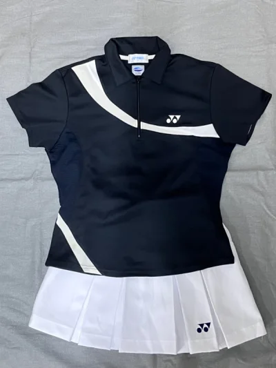 衣服都很好看，卖家基本上都是如实告知衣服的状态，也不会发空包什么的，非常值得信赖。物流选择有很多，非常方便，几天就能到国内了。就是合单审核时间有点长了，希望能快点审核通过，总体来说非常适合淘一些国内没有的二手物品，非常貌美稀少