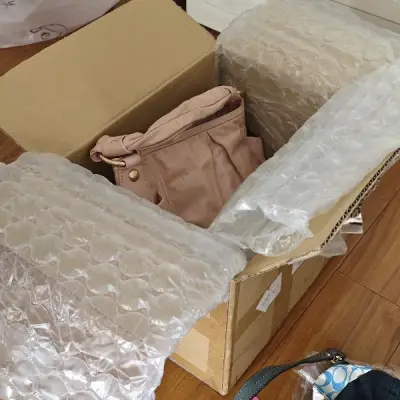 快乐～购物体验良好！樱花妹还有手写卡片～很用心的包装，挖煤姬那边包装的也是挺不错的，重量减轻后没有选择加固之类的物品发过来也还是完好状态！还会再淘！

ps.确实有的樱花妹会瞒瑕，但是几率特别小，我这一单里只有一件是瑕较多的状态～