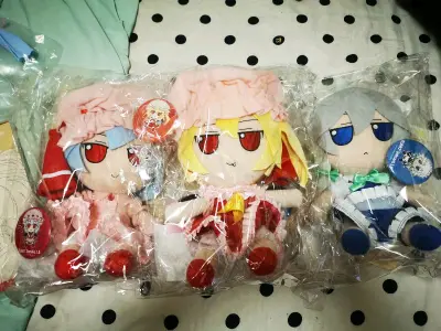 这个月陆陆续续买了好几个gift玩偶，拿来罐装刚刚好，大小姐的fumo没蹲到好价，不想等了干脆高收的，好在拿到后品相特别好，等之后再蹲蹲其他好价，早晚要摞一面墙的fumo出来！