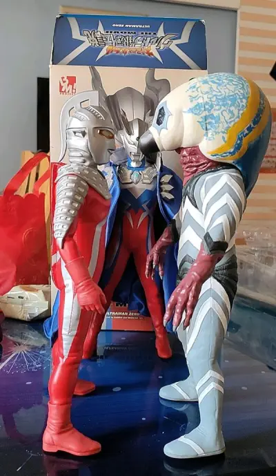 海运发货大概一个月到手，没有被税，安全到家非常nice，品相不错，老物还得是煤炉啊。最喜欢的皮套可动模型，站柜必备。