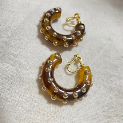 已经用挖煤姬买东西2年多了吧，现在运输的实效越来越好了，包装也蛮结实的，加之日本人做事还算严谨，买的首饰还比较干净。很好，下次还会来！