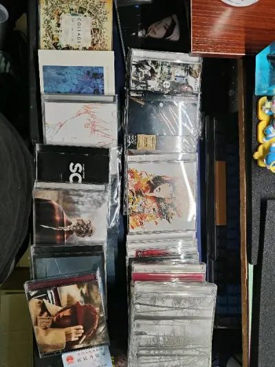 首次海淘cd，虽然疫情影响速度有点慢，但是物品完整送到手里的感受还是很惊喜的，cd都完好无损坏，播放正常