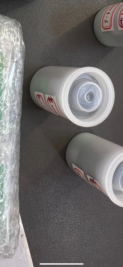 第一单下单了一些胶卷，很喜欢富士胶卷的发色，快
递选择的是ems，不到一天就到海关了，速度真的很
快很快，很完美的一次购物体验，以后还会再来光顾。这个软件很好用！强推强推！！