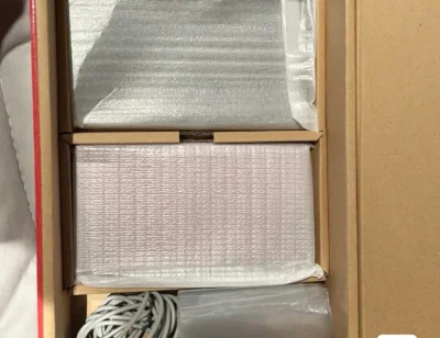 游戏机很棒，橙色很不错，也很新。买家包装完美，运输过程中没有损坏，非常满意的一次购物体验。(ᵒ̤̑ ₀̑ ᵒ̤̑) OMG!