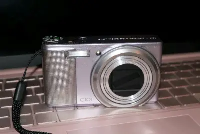 买的是两台，理光cx3和富士jz250
总花费时间共22天
很遗憾被税了，总体体验不错，相机成色很新，配件也都是原装。