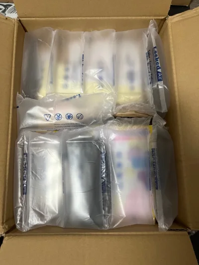 包裹内里的打包一如既往的严实，拆开后就是满满的气泡柱防震? 很好！继续保持！还有每次拆信封都很爽有人懂吗?