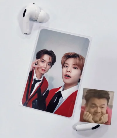 很满意的一次挖煤体验！代购速度很快，最后走了一次ep小包，物流也很及时，而且赶上了免煤炉手续费的活动，价格真的很合适。而且卡基本无暇，挖煤姬的包装也很安心，感谢让我切到美丽小卡，最后说一句
StrayKids 樂star 11.10回归震碎K-pop ！！！