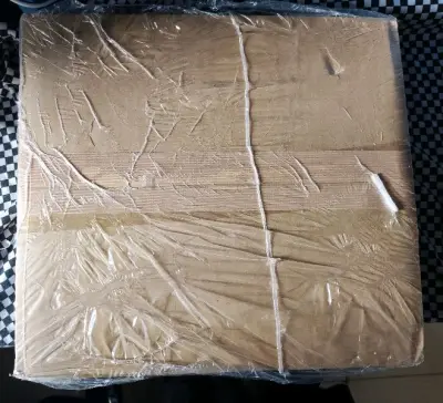 #挖煤姬# 挖煤姬晒单。这次买了几张碟子，总体都还挺满意的。这次试了一次ems，挺贵，但是确实挺快，发出五天就到手了。选的内加固，泡泡纸包的挺好的，很满意。