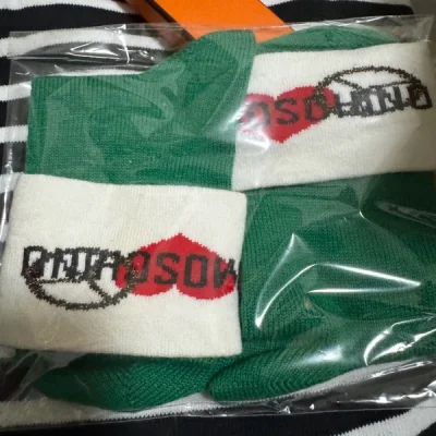 太喜欢这一箱啦～可可爱爱的Moschino袜子
比柜台省下来3三四百就当运费了和税啦～
小物品这边买超合适！只要够耐心～钱包鼓鼓完全可以闭眼入！打包也非常妥帖、包装扎实、樱花妹们的物件都很Nice！可可爱爱～