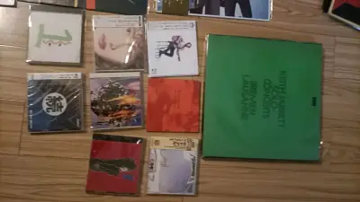 今年年初的一次黑胶日淘，挖煤姬APP买的黑胶和CD，都是非常喜欢的，物流保存的非常好，黑胶有夹板保护，CD用气泡垫和邮封包裹，这次购盘有山下达郎的CD，日向敏文的东京爱情故事原声，都是非常喜欢的盘，很满意。