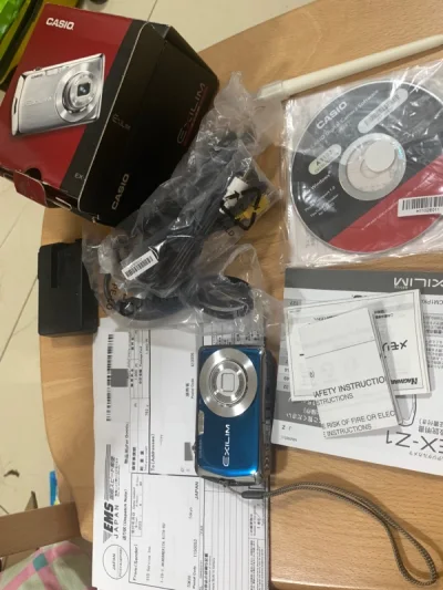 啊啊啊啊啊啊啊等了大半个月终于拿到手啦！说实话一开始还是很紧张的因为第一次海淘怕有各种问题 结果ccd除了有一点点划痕其他都很好 总体来说很新 款式也超级漂亮！！！商家邮过来的配件都是齐全的哦 快递包裹也保护的特别好 总之是非常不错的一次购物体验！