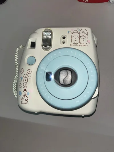 这次尝试买了胶片机 保存的很好 跟新的一样 没有任何划痕 还买了一台instax 好可爱 蓝白的 应该是日本限定