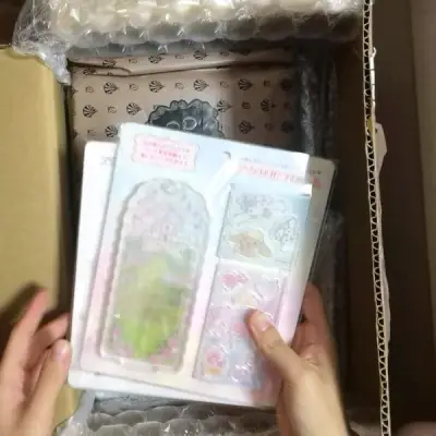 又和朋友一起拼了很多谷美，三丽鸥的谷美yyds，容量空间大概就是专为杰姨定制的哈哈哈，又合适款式有很多，摆一排超靓丽！海运件运送方式一如既往的稳，时速快！包装严实！不二之选！