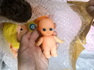 挖到这波小丘比我算是赢麻了，太可爱了特别喜欢胶皮丘比玩偶，虽然有部分痕迹很久有掉漆，不过补个漆问题不大，依然使用的海运件方式进行邮寄，重量物品的最佳选择方案，时间也挺快的。