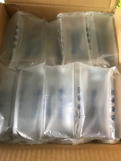       这次淘了两刀共四个变形金刚玩具，一单是三个童子军级的玩具，另一单是一个D级别的飞机。 