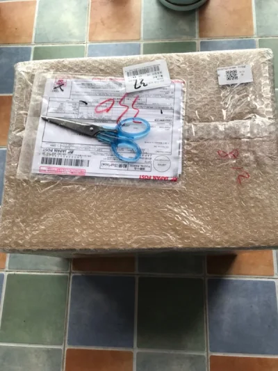 这次很不错，虽然没有申请外箱包装服务，仍然贴心的在外箱上包了一层气泡，再加上内部气泡的保护，这次商品的运输过程中没有一丝损伤，很好，很满意。