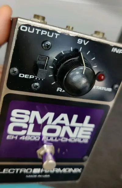 淘到了罕见的鸡冠头旋钮eh small clone吉他合唱单块效果器 品相成色特别赞 版本很靠谱 真的值！