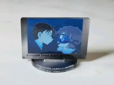 新鲜出荷的近期周边购物体验！小学馆出的灰原哀原画套装，切到了非常满意的好价，谢谢挖煤姬的鼎力相助！套装里有两个美丽的吧唧，算作一个套装。同时还切到了单独出售的热门盲抽立牌，黑铁的鱼影水中对视迷你小立牌，以及柯南land线下才能抽到的时光胶囊漫画分镜立挂！点数总体不多...