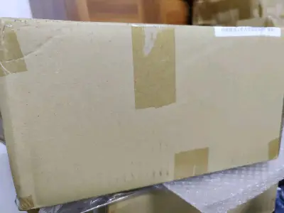 平台购买的T恤到货了，估计很少这个季节会买到短袖的客户吧，其实反季节购买，真的非常实惠，性价比高，持家小能手。挖煤姬平台款式多，可以慢慢挑选。发货及时，纸盒打包，安全。