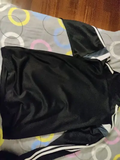 平台订购的长袖T恤到货，试穿了一下，长了一截，网购的唯一弊端，就是尺码不准，算了，有空拿去改一下，面料还是不错的，挖煤姬平台打包购买，优惠活动多，价格实惠！