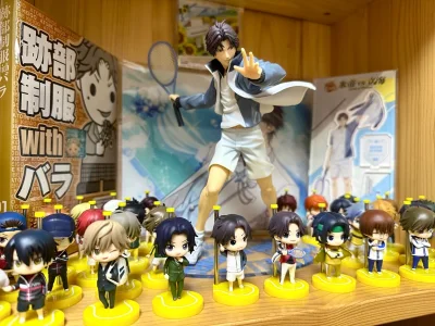 9月底的第二个快递到咯，这单只被税了60+，但是光邮费就快300了(3.5kg的大快递)，这箱主要买的手办和玩偶，还有一件T恤哈哈哈哈(夏天买的快冬天了才收到！)，总体还行就是单机吃谷人再次被邮费伤到了！