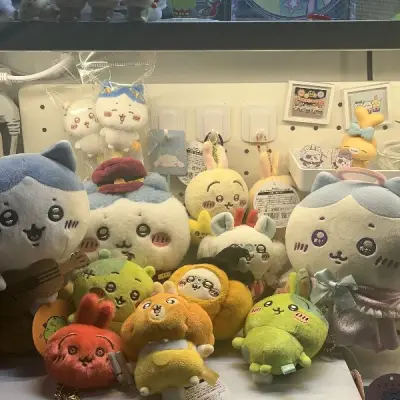 超级好的价格，可爱的宝宝们啊啊啊「一番くじ ちいかわ ～SWEETS SHOP～」
のC賞「うさぎ　アイスクリームぬいぐるみ」です。
※発送時はビニール袋で梱包する予定です。
サイズ　約27cm
発送時
グッズ種類...プライズ/一番くじ