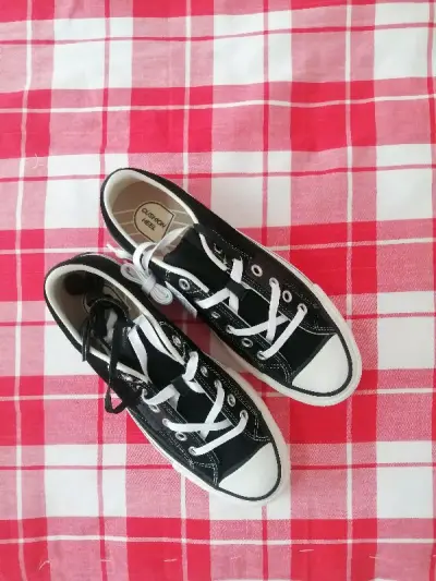 我真的不得不服偶像的力量 明星的力量，这鞋我已经买过第三双了 太多人喜欢明星同款了 以至于变成了高溢价款。不过实物也确实挺帅