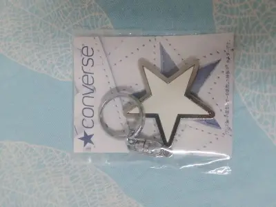 买了无双 五双啊 你知道我这五双是怎么过来de嘛，好在这次还买了一个星星的钥匙扣 实物非常不错，有份量也够大 喜欢