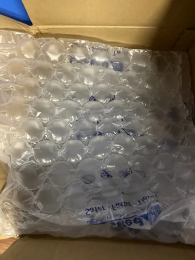 挺好的，包装依然不错，有很多泡泡纸，这箱大部分是书，很多全新未拆的，没有运损，6.3kg海关直接过了。