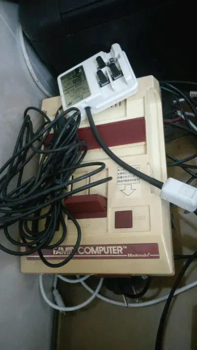 每次买游戏主机都是只能走海运，邮费便宜划算，就是时间有点久，清关也有点久，有时候一卡就是十天八天清关时间。