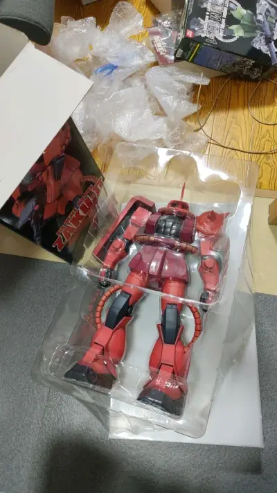 jumbo grade 红扎古半米高 超级大，虽然外盒开封但是里面都是全新的，只是苦了运费，不过感觉相当好