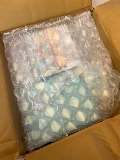 这次买的玩具超级可爱，价格也很不错。因为都不含电池，又选了竹蜻蜓啦，合单后坐等收货就行，实效也不慢，非常方便省心。气泡膜依然保护的很好。