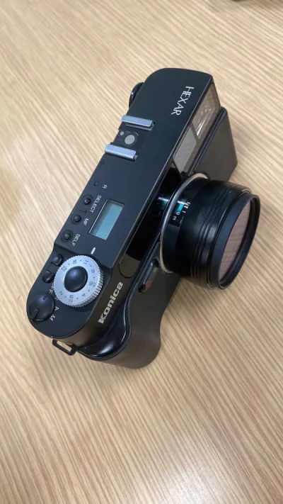 柯尼卡巧思AF，黑色版，成色不错，干净无磕碰划痕，主要是没电池盖，无法测试功能，镜头内有一颗大灰，无霉。