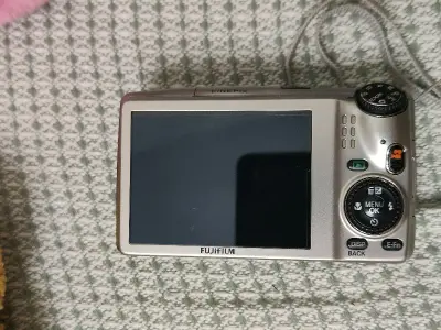 每次购买的都是相机类的, 日本友人做事比较仔细, 相机都还算干净整洁,包装也很利落煤球的代票速度也是可以的，最近送了票买了很多,很棒的购物体验了!