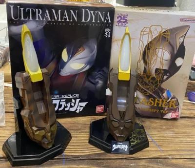 继之前入手20周年神光棒后..今天20周年黑暗神光棒也到手了..真不错 感觉手感比25周年好上不上..就是玩法单一些 双翼透明件有点发黄..更有年代气息了 