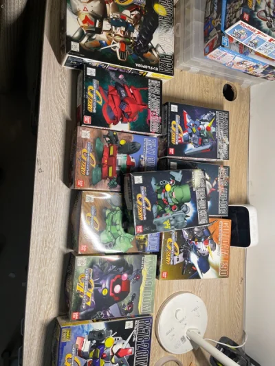 第一次在别的软件上淘有点坑运费贵还不能走专线 这个平台可以  模型走专线费用只有以前的一半 就是快递很暴力 我这里的中通到手没有一个盒子是玩好 这次是走邮政好点 如果中通基本盒子都会被压扁