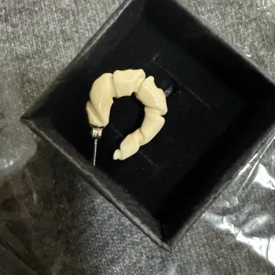 超爱这只牛角面包哈哈 超可爱！
秋冬的羊毛衫各种小装备都在这边入的
已经不知买了多少次三五件一合单
千元内轻松出关 清关实报 安全第N单
挖煤姬打包速度超棒！气泡膜QQ感谢