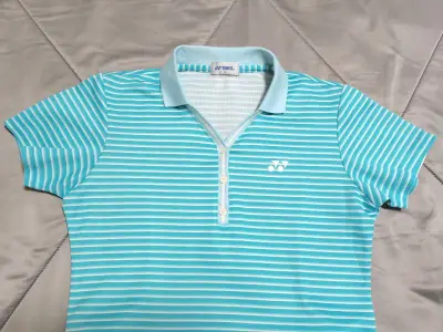 商品比较准时，收货到家，途中被海关收税了，有点不开心，呜呜呜，索性收到的衣服还算干净整洁，款式也自己喜欢的，新旧也不算很旧感，总体感觉还是不错的，希望下次不要被征收税咯了哦