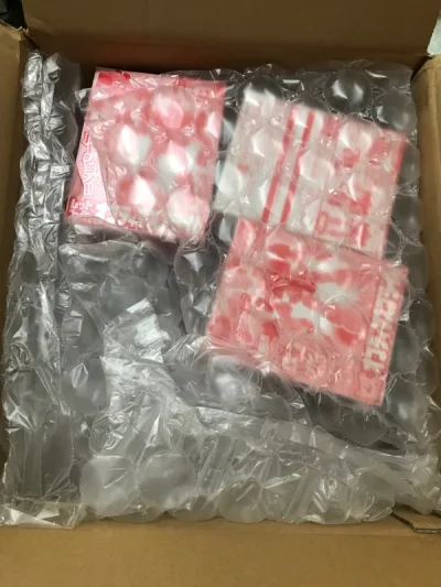       这次淘到了海洋堂出品的特摄030电影擎天柱手办一个，另外淘了一单志上限定的传奇级透明版平头擎天柱，一共三个，是卖家打包出品。        