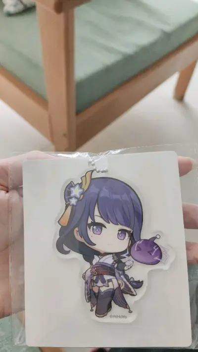 第一次用这个软件代购，总体使用还是不错的，客服比较耐心，会一一解答问题，嗯，虽然不小心撞上国庆节了，物流发的比想象中的要慢点，不过能安全收到货，也可以了，尤其是挂件，真的拆开时蛮惊喜的，挂件完好无所，没有一点磕碰划痕，这种长途货物运输还是安全第一，这一点还是蛮惊喜的...