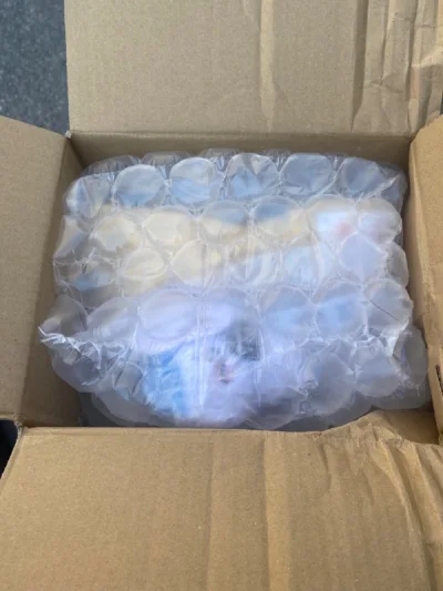 包裹包装的很严实！兔子和小八太可爱啦！！！～苦苦等待了半个月，宝宝们上飞机之后很快就到啦！！超级超级萌呢