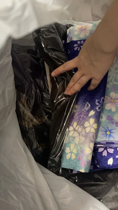 这一箱都是帮朋友买的啦～
她非常喜欢正绢！
买了巨多，还是挖煤姬的手续费低，但是她没有账号所以都是托我帮她买啦～