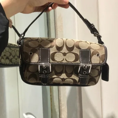 都不知道第几次开箱了！真的很惊喜，虽然这次物流时间是最长的海运40天到手了。app更新后，功能更多更人性化了，使用也非常便捷。买的包包裙子都特别喜欢?而且瑕疵也小，奈斯?