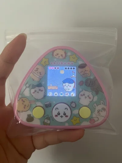 记不清是第多少次在挖煤姬上买东西了，这次买的是一个饭团机，二手平台买的，选择航空件寄回速度也挺快的，东西没有损坏，盒子也很好。