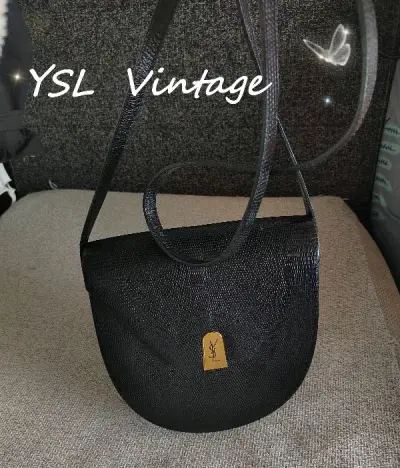 在挖煤姬买的闪钻包包和蜥蜴皮的包包真的非常棒，蜥蜴皮的包包光泽感特别好，软硬适中，容量很大，可以放大手机闪钻包就不用说了非常稀有非常闪少见真的太漂亮了3