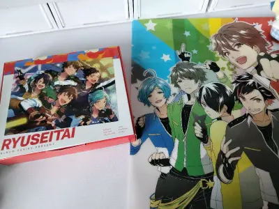 又是一箱竹蜻蜓 合单速度依旧很快 从发货到收货也就七八天星期左右吧 包装也很好捏 切到了很好价的初回专辑 还有一些收不到的小垃圾 即使是骏河屋寄过来的东西也没有损坏 特别好捏 下次还会继续使用的!