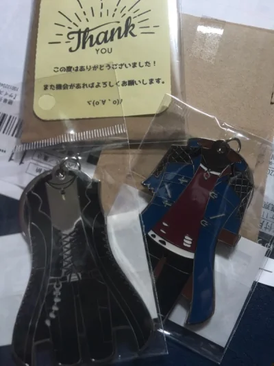 感觉已经在这里切了四五次煤了哈ww，这次因为买的是典型的又轻又少而较高价格，于是果断分了两份竹蜻蜓了，一如既往地好，还有卖家的小贴纸也很可爱！