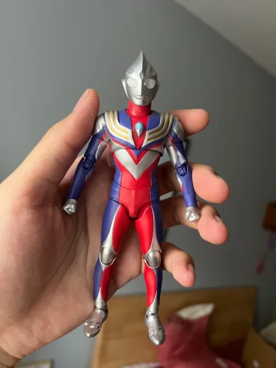 童年偶像，国内价格不美丽，入手了一个接近全新的，物流用的航空件很快就拿到了，希望我这个不要太快裂腰，有好物还会继续购物