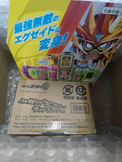 不知不觉单子数量马上就要两位数了，这次也是假面骑士玩具！这次是艾克赛德的20周年版无敌套，还有全新未拆封的台词妮可卡带，这次也是非常满意的一单，快递速度，打包质量一如既往额好，期待下次到货！