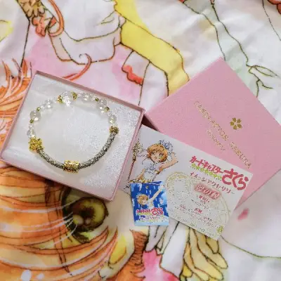 ems果然还是速度最快哒 虽然被税了 淘到了特别喜欢的已经闭店的古着项链和喜欢的小樱手链 价格都很香 我感觉挖煤姬很适合淘一些老物古着类的东西 慢慢淘能淘到喜欢和价格好的 